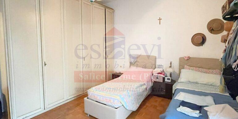 6ac330a5-4842-44e0-8579-47d72ab592e1